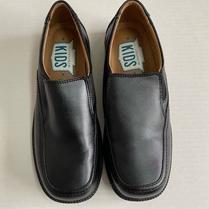 Florsheim Kids size 4.5 black dress formal shoes, very good condition!